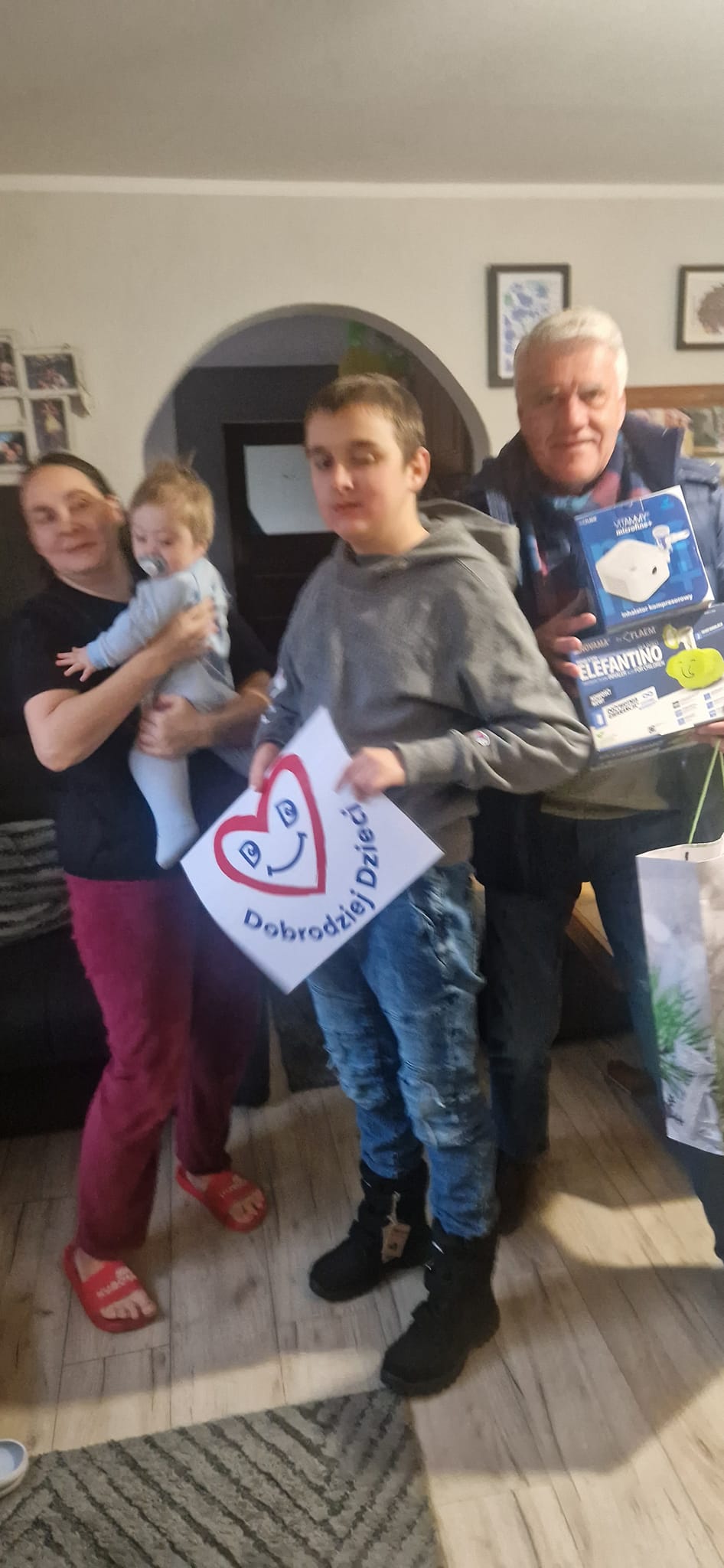 Wsparcie dla Pani Anity oraz jej trojga dzieci